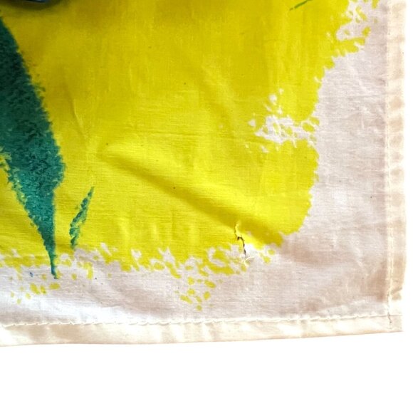 LUSH Limited Edition "Hydrangea" 100% Organic Cotton Knot Wrap, 26" x 27" - Picture 3 of 7